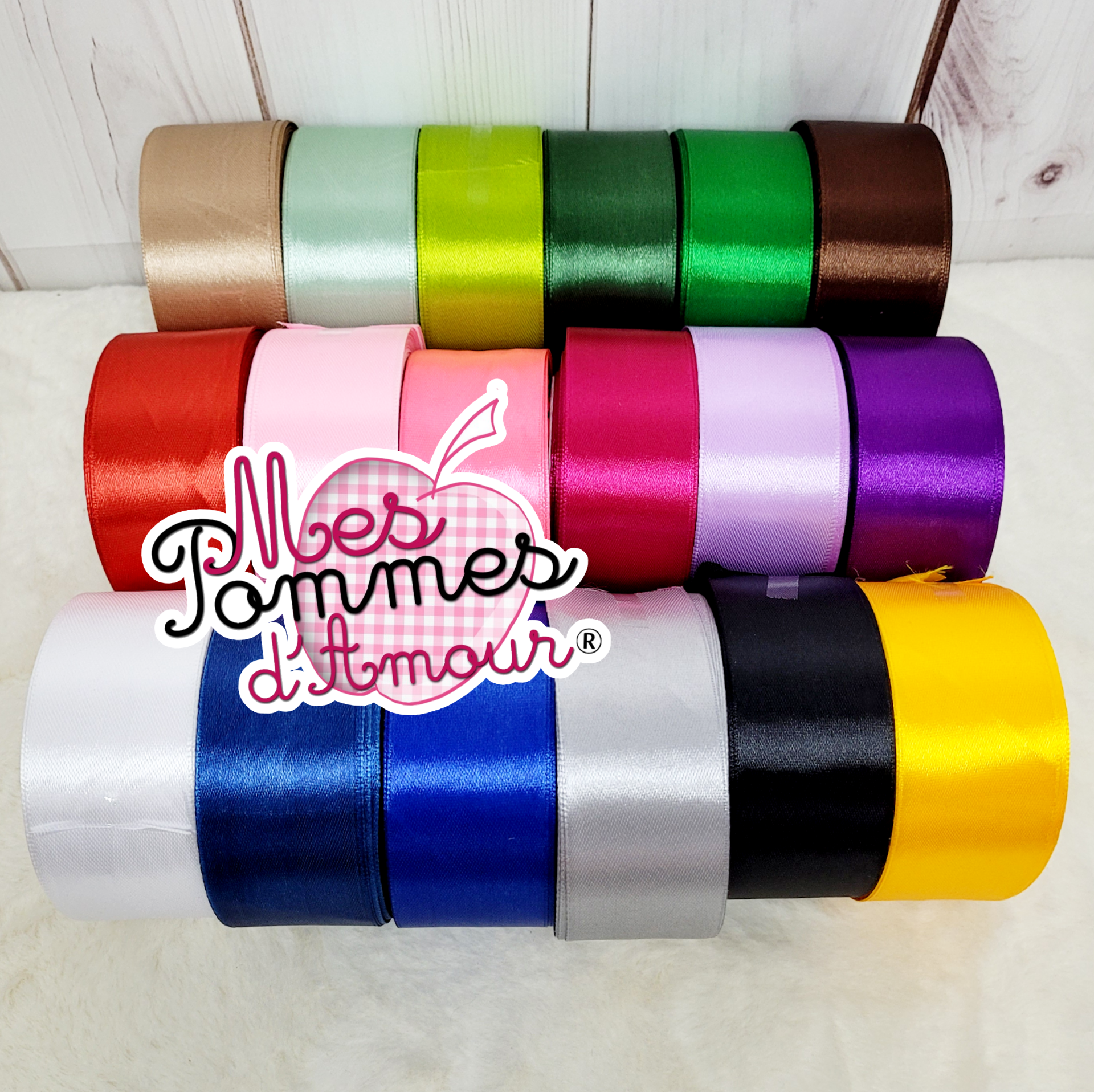 Rouleau de ruban de satin large