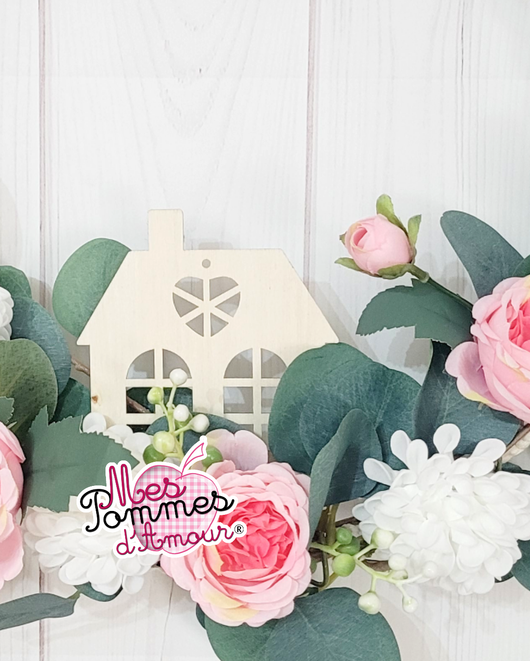 Décoration murale en macramé et fleurs