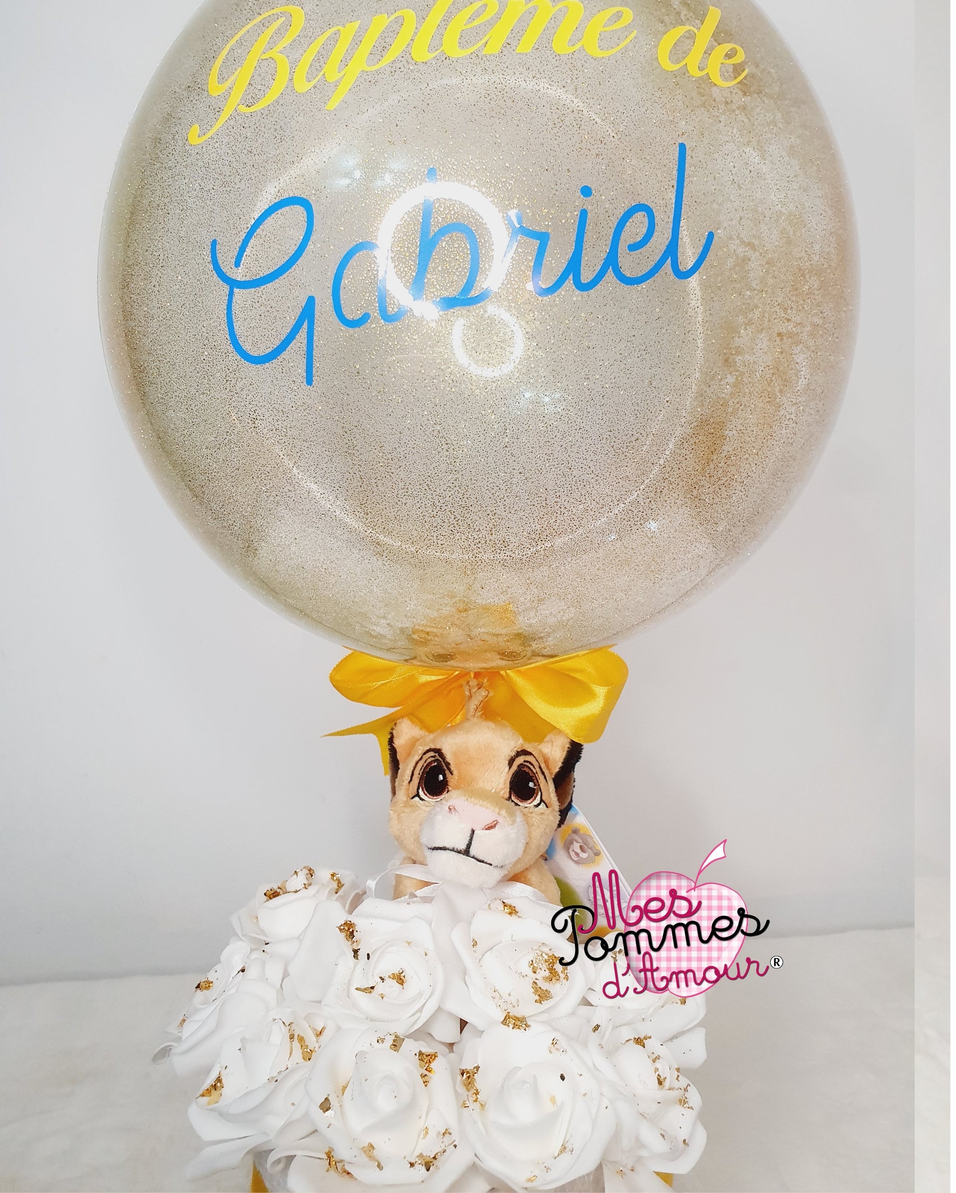 Un beau ballon bobo bulle surprise peluche roi Lion Simba et bouquet à ouvrir pour noël anniversaire baptême naissance de bébé